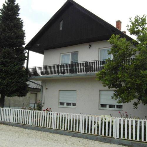 Ilona Apartmanok บาลาตงโบกลาร์ ภายนอก รูปภาพ