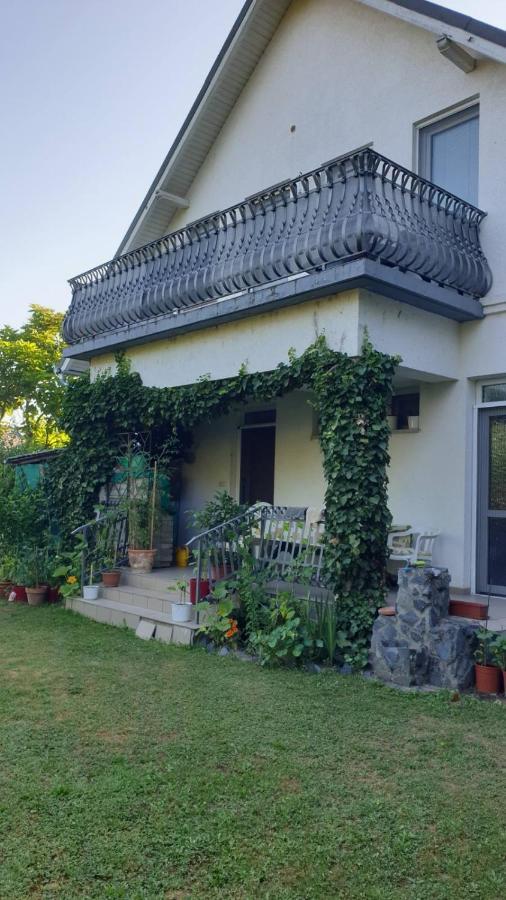 Ilona Apartmanok บาลาตงโบกลาร์ ภายนอก รูปภาพ