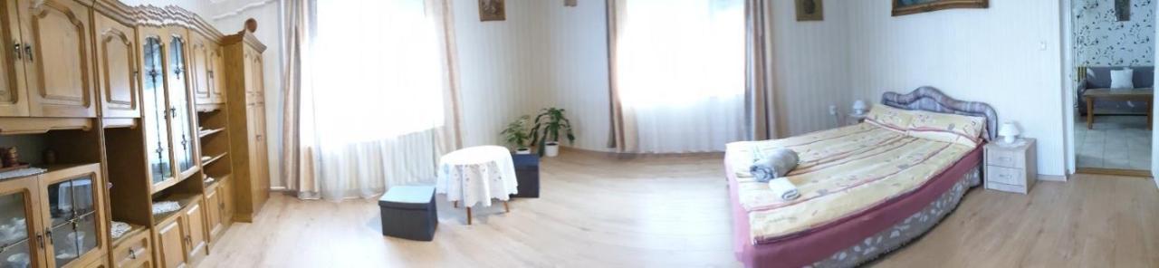 Ilona Apartmanok บาลาตงโบกลาร์ ภายนอก รูปภาพ